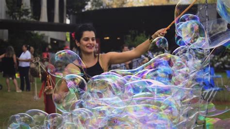 festival de bolhas de sabão gigantes acontece neste sábado em londrina