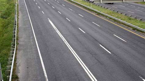 drivers guide  pavement lines  lane markings autotraderca