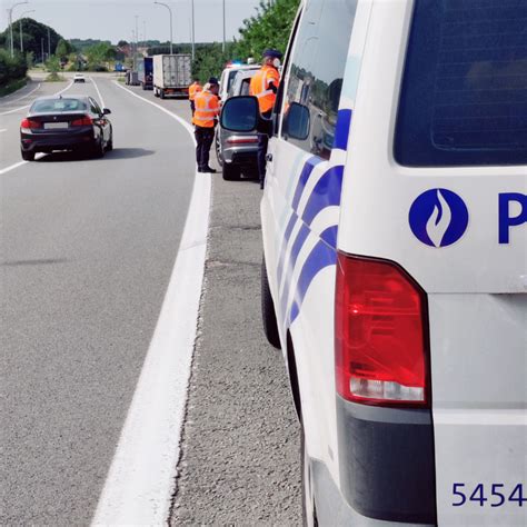 politie trekt vijf rijbewijzen  wegens rijden onder invloed foto hlnbe