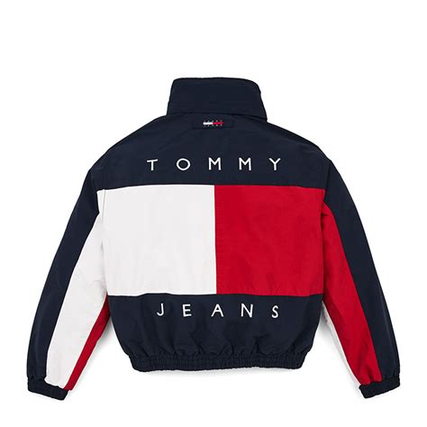 tommy jeans archive revive las piezas mas iconicas de los