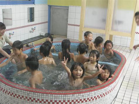 23日、保育園児童30人が、銭湯体験