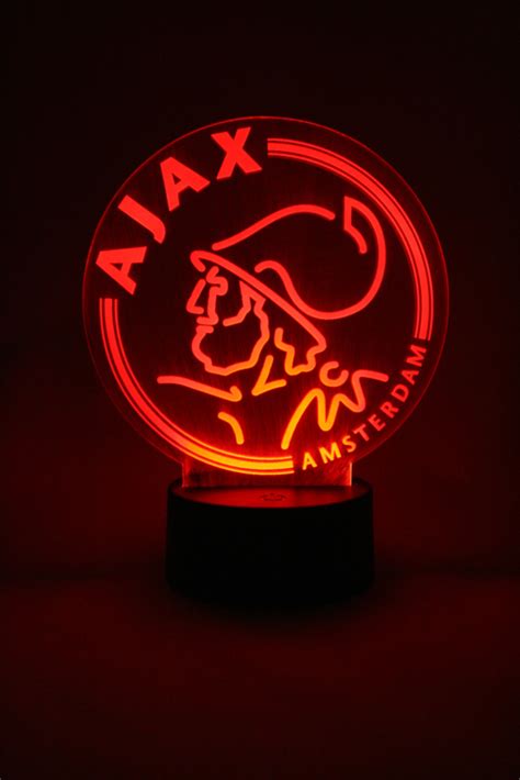 ajax logo led lamp wilt  er een led base bij bestellen ja zwart met afstandsbediening