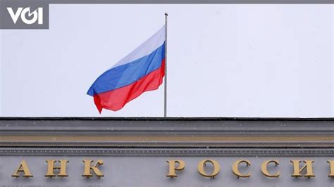 Ruble Falls Russia Raises Reference Interest Rate To 20 Percent