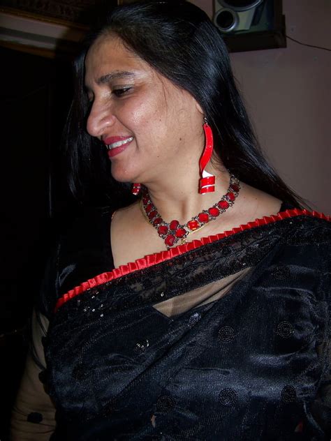 Indian Mature Aunty Sexy Boobs And Naked Figure Looking Hot 139 Pics