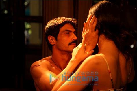 arjun shoots intimate scenes with esha gupta latest movie features bollywood hungama