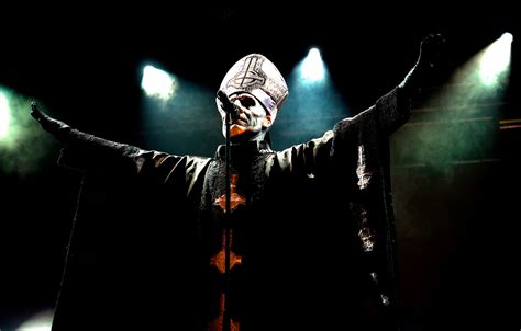 de playlist van horrorpaus papa emeritus frontman van metalband ghost