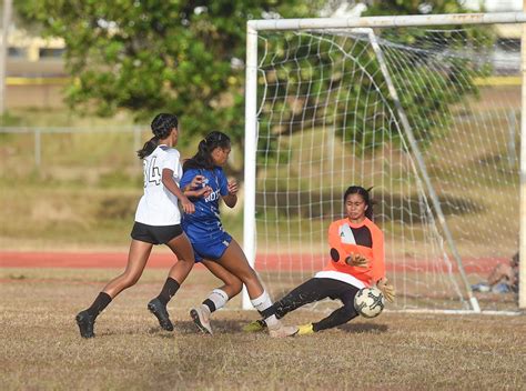 Royals Top Cougars 1 0 In Soccer Showdown