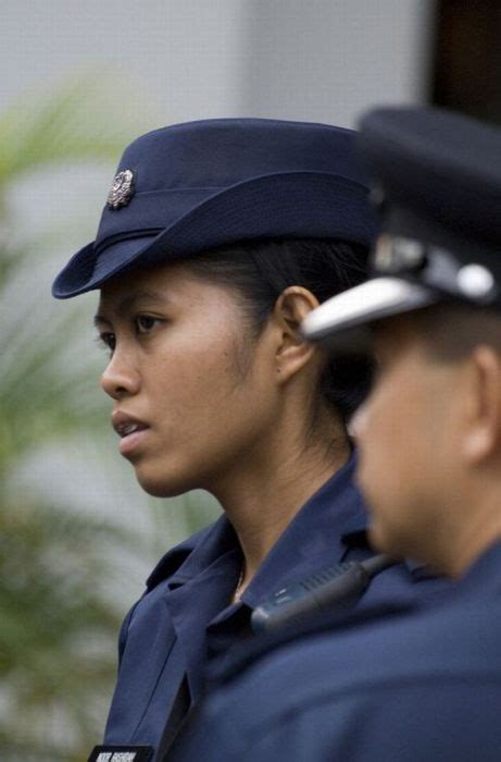 cutest female police officers inthe world ~ oldshotsworld