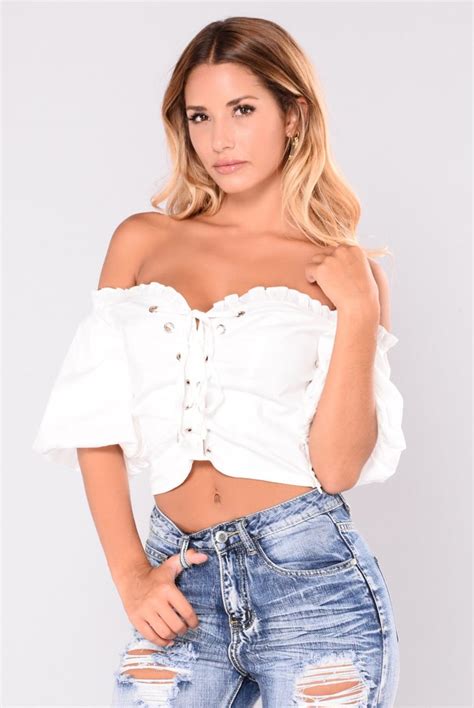 9 Trendy Off The Shoulder Tops That Are Perfect For Your