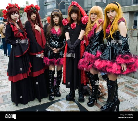 Trendige Junge Japanische Mädchen Verkleidet Im Gotischen Stil Cosplay