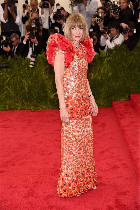 anna wintour   load    glamour   met gala red carpet