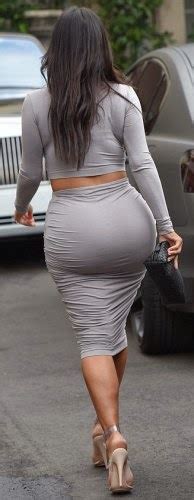 kim and khloe kardashian put their big butt on display in