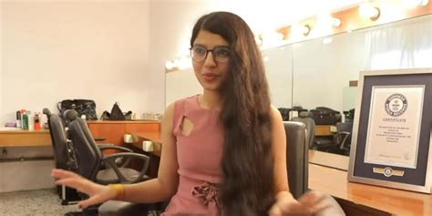 16 летняя девочка стала подростком с самыми длинными волосами в мире