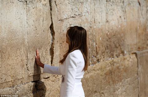 Trump Visits Jerusalem S Western Wall To Pray Daily Mail Online