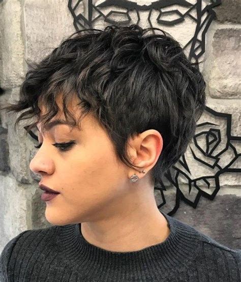 Pixie With Bangs For Wavy Hair Wavy Pixie Haircut Short Wavy Pixie