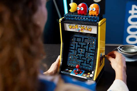 lego presenta una maquina arcade de pac man  funciona de verdad