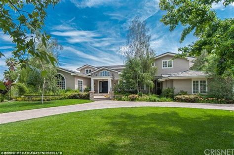 Denise Richards Sells Her Hidden Hills Mansion For Just Under 5million