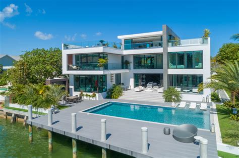 stunning  construction homes  south florida haven lifestyles