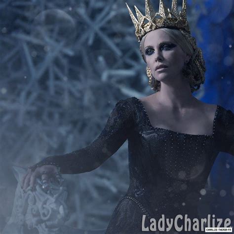 charlize theron as ravenna the evil queen in the huntsman winter s war abiel artistas