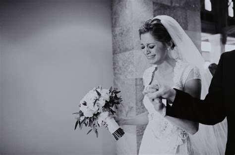 Unforgettable Wedding Photos Bride Cries At Ceremony