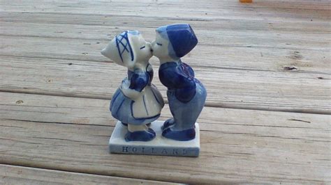 vintage dutch kissing pair figurines blue and white etsy