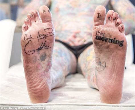 Tattoo Addict Gets Ruth And Eamonn S Autographs Tattooed Daily Mail