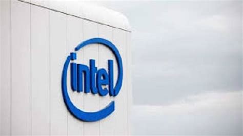 intel talks  tsmc  samsung  partially outsourcing chip