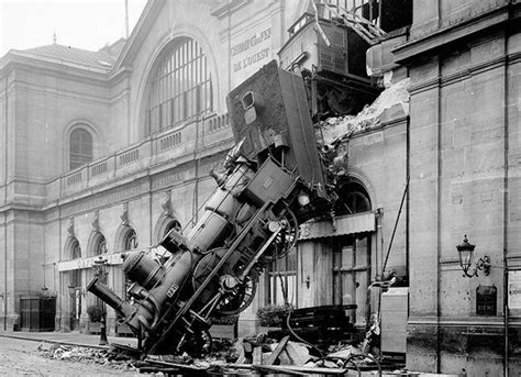 incredible images   montparnasse train crash