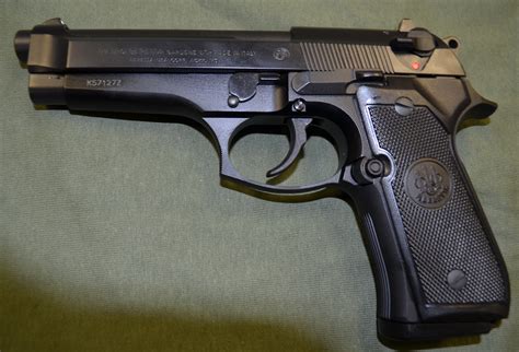beretta   handgun