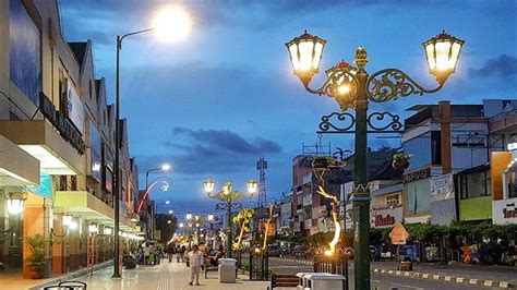 belanja  ternyata hal menarik tentang malioboro jogja pikniek