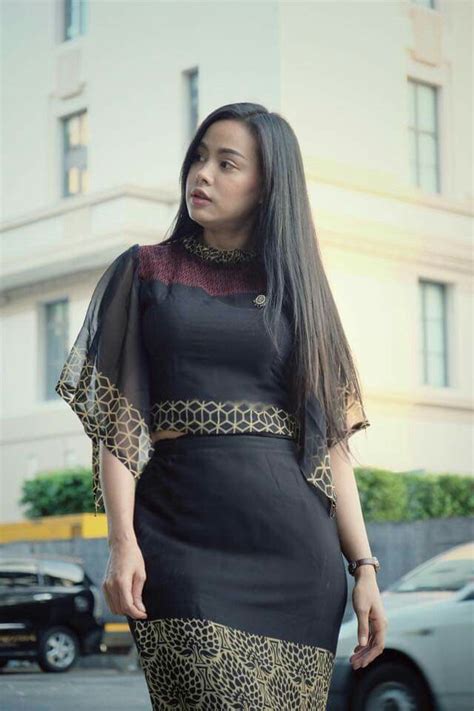 aye wutt yi thaung in 2019 myanmar traditional dress beautiful chinese women myanmar dress