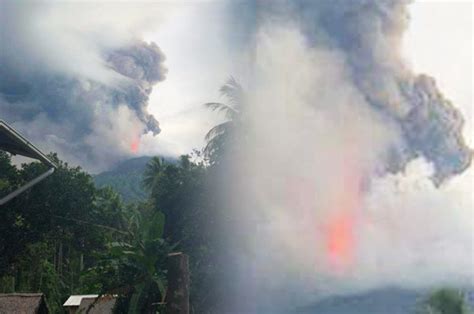papua new guinea manam volcano erupts as 2 000 people flee daily star