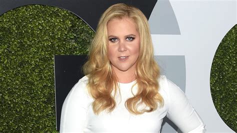 amy schumer reveals she s not trying to make lots of celebrity friends