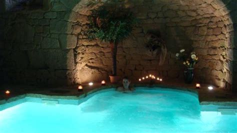 la superbe piscine souterraine idéal pour se relaxer