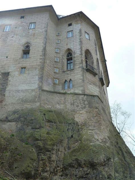 located roughly  miles north  prague houska castle   imposing  century gothic