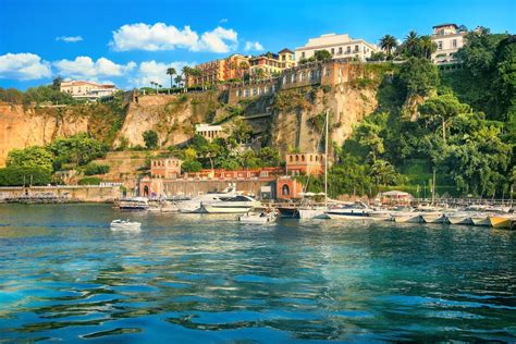 sorrento   hours boat    coast