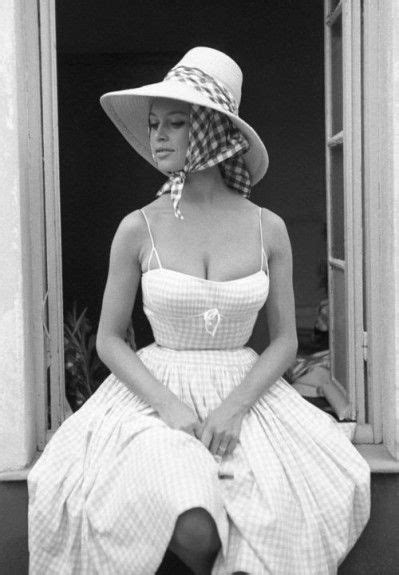 brigitte bardot en robe vichy rose photographiée par jean barthet 1960 mooie actrices