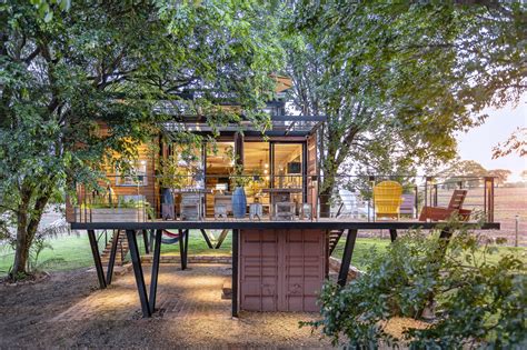 hanging house casa container marilia archdaily