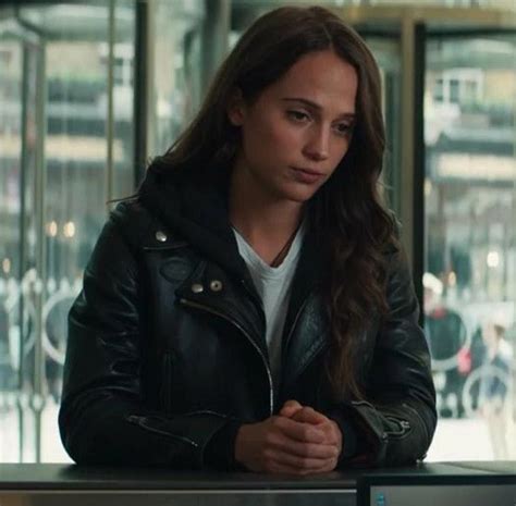 Get Alicia Vikander S Hooded Jacket Look From Tomb Raider