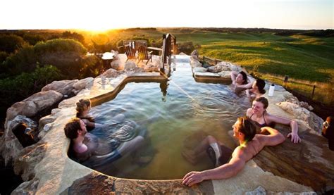 natural hot springs    visit  australia