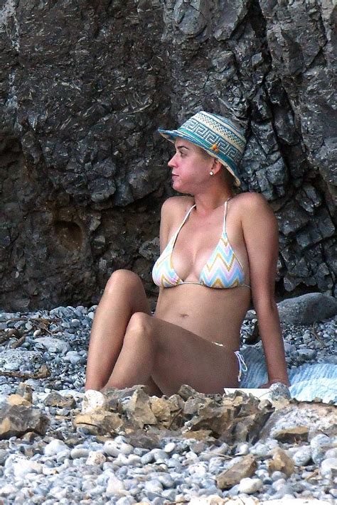 Katy Perry Parties With Her Friends In A Bikini At The