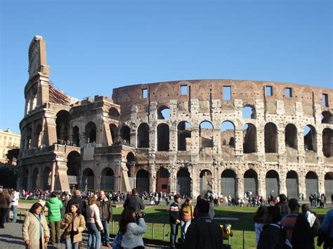 romes colosseum il colosseo  roma italian allure travel