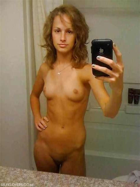 hot mom selfie nude
