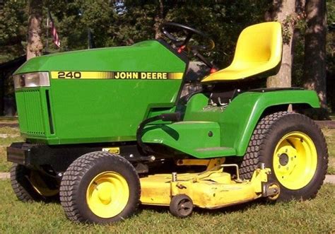 john deere       lawn garden tractors official    manuals