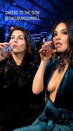 olivia munn big cleavage shown on mtv movie awards 2018 scandal planet