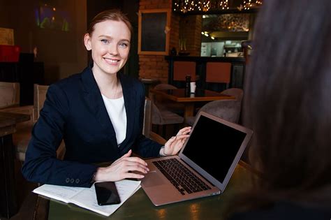 ธุรกิจ ผู้หญิง หญิง สาว คอมพิวเตอร์ ยิ้ม คาเฟ่ งาน Piqsels