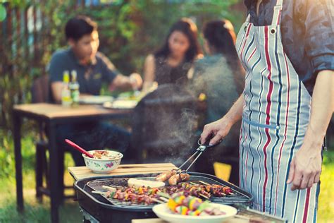 dont   barbeque party    flames   safety tips