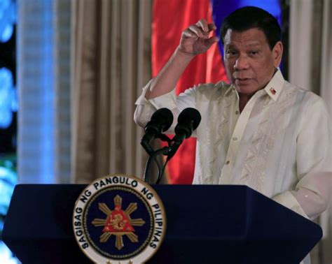 philippines duterte scores record high rating despite virus crisis