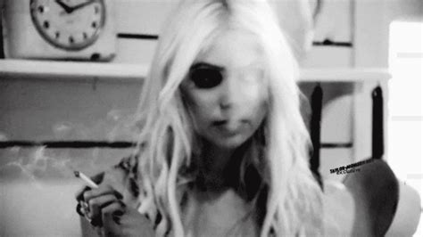 taylor momsen s find and share on giphy