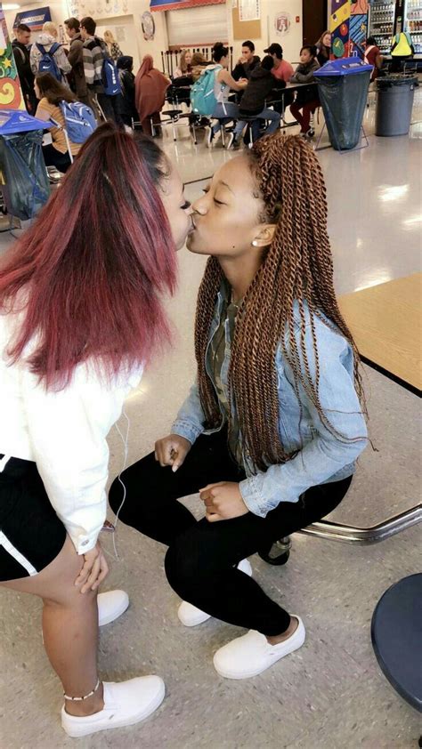 Black Lesbian Couple Kiss In Rainbow Pride 👭🎬📞😙😍🎬🎥📽 Cute Lesbian